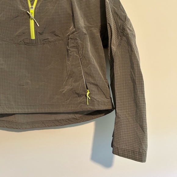 Lululemon Women’s Ripstop Half-Zip Hiking Pullover Grey Yellow Sz 4 Windbreaker - Picture 3 of 7